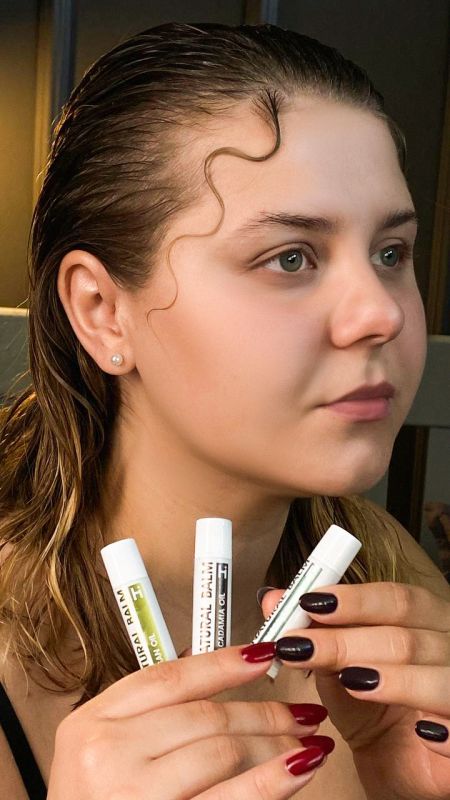 Живильний бальзам для губ з олією макадамії Hillary Natural Мacadamia Lip Balm, 5 г
